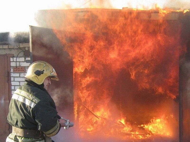 8 пожарных тушили в Ухте Форсаж