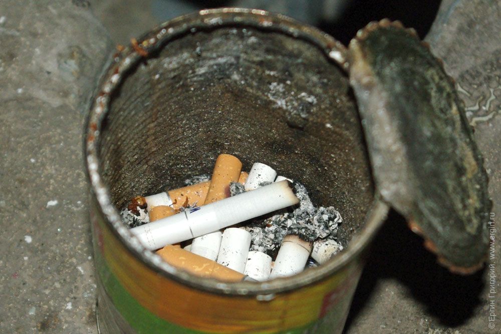 Покурила в подъезде за 500 рублей