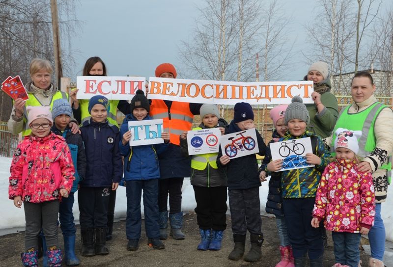 Родительский патруль напомнил ухтинским велосипедистам о правилах дорожного движения