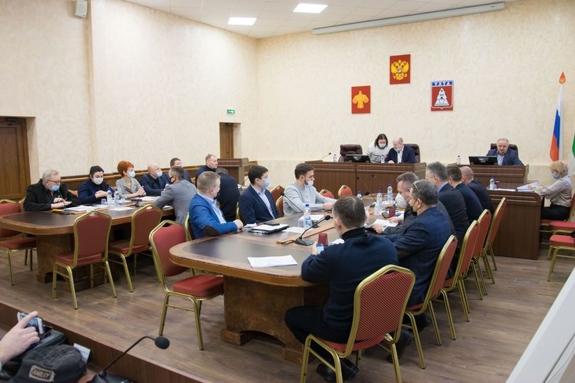 Два ухтинских депутата заработали 0 рублей в прошлом году. Верите в это?