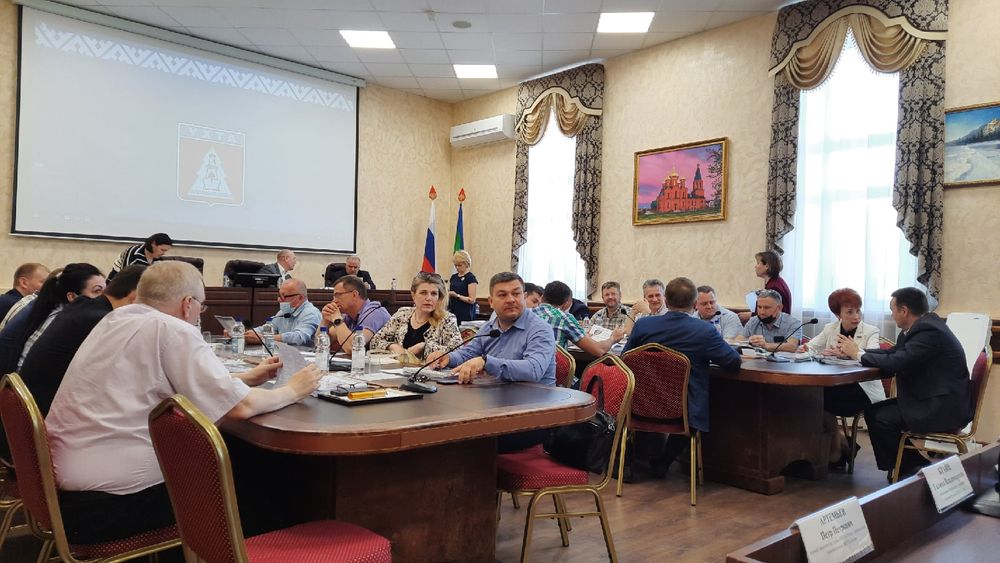 «Без заслушивания»: Депутаты города собрались на очередное заседание