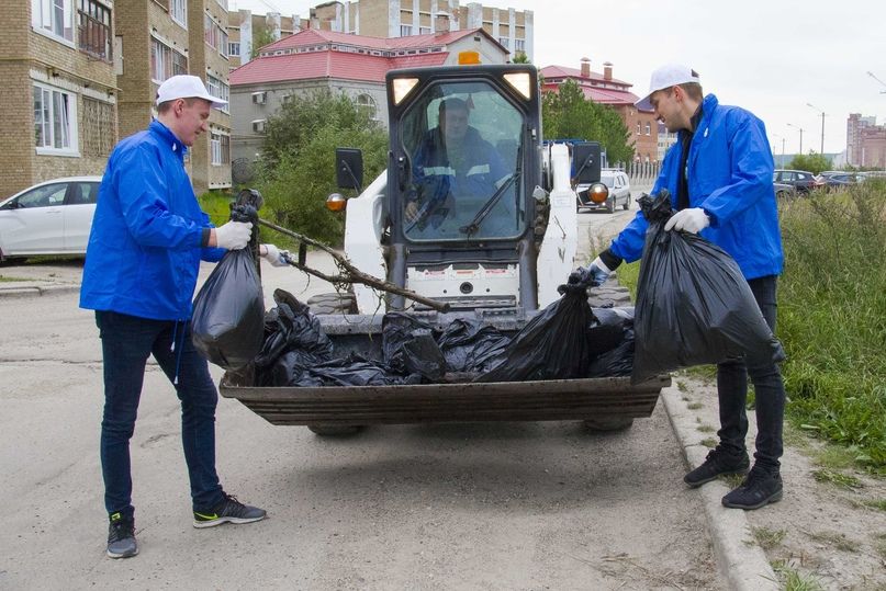 Работники АО «Транснефть-Север» очистили прибрежную зону реки Чибью в Ухте