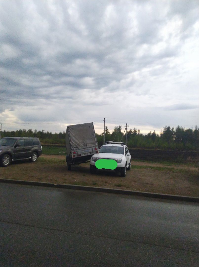 Ветер не виноват: Ухтинец возместит владельцу Renault ущерб, причиненный его прицепом из-за буйства стихии