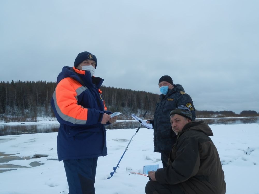 Опасный лёд: Будьте осторожны возле водоемов