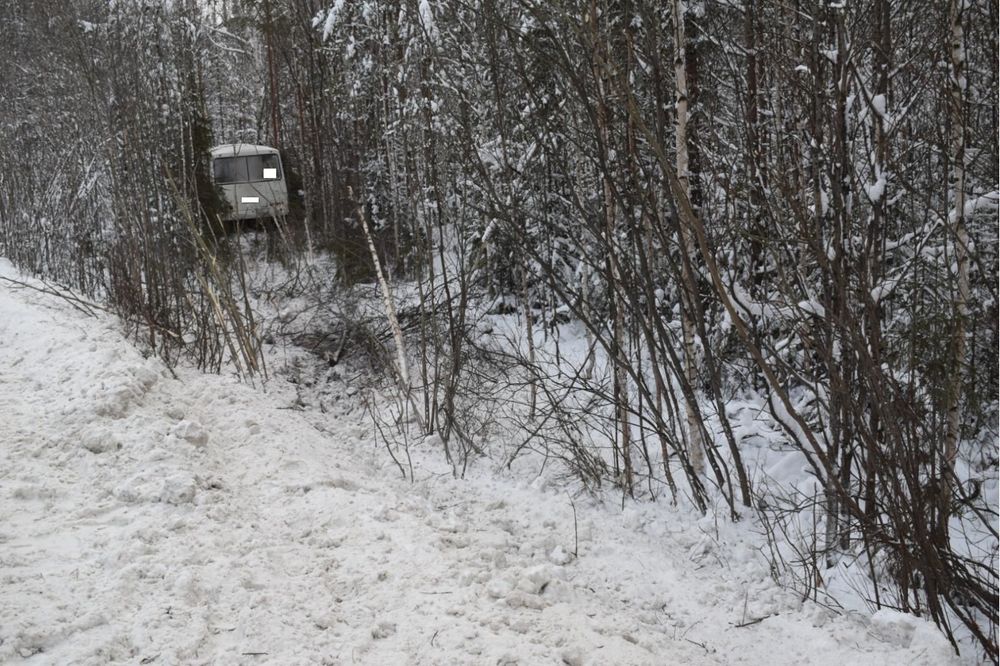 Четыре человека обратились за медицинской помощью после аварии с пассажирским автобусом