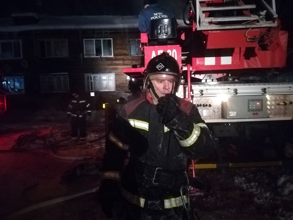 В Боровом на пожаре спасли мужчину, а в Дежнево сгорела квартира