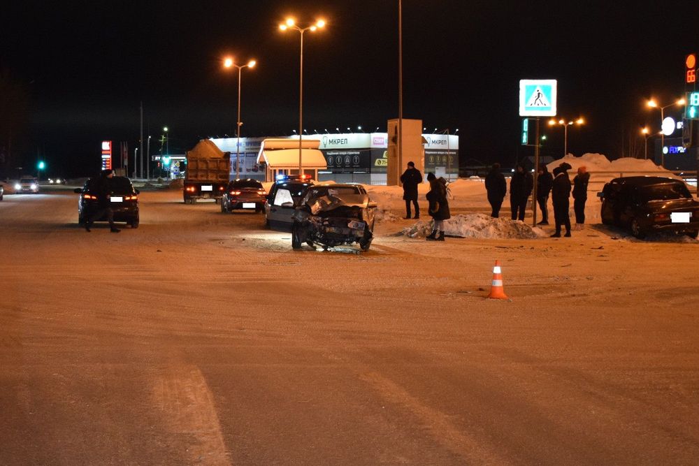 В Ухте водители двух ВАЗов не поделили перекресток