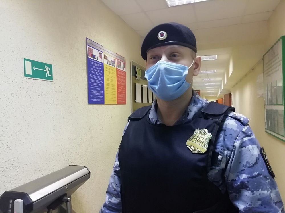 В Ухте судебный пристав пресек пронос в здание суда патрона