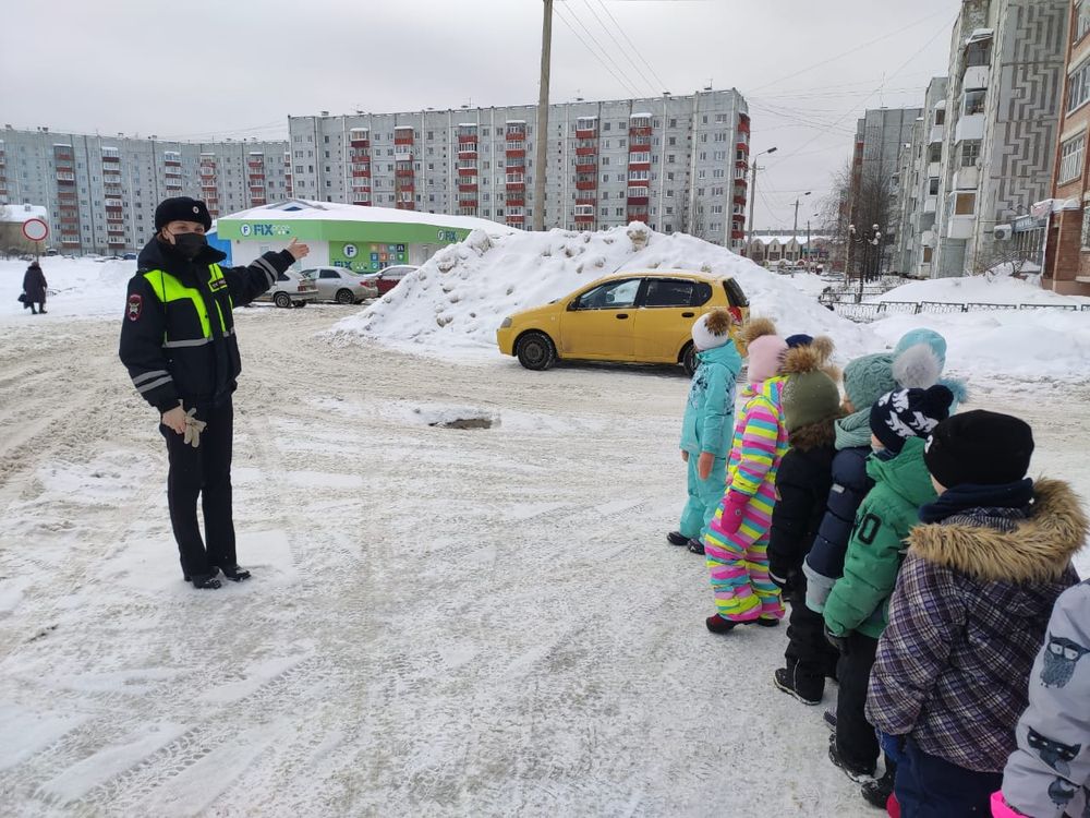Автоинспекторы рассказали дошколятам о дорожных ловушках