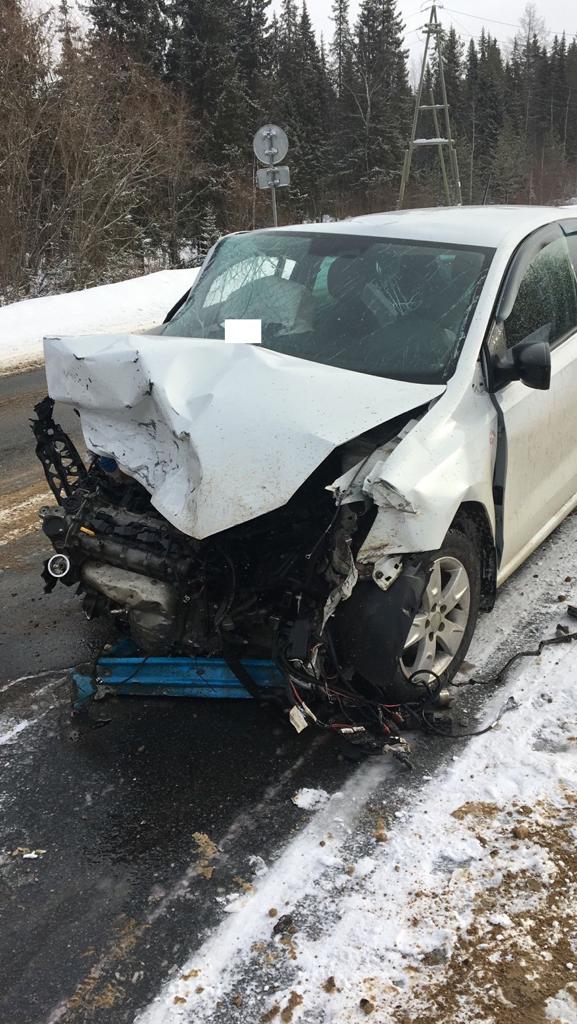 В ДТП под Ухтой пострадали два человека