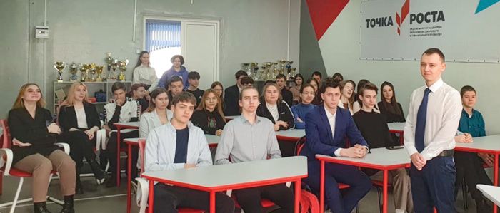 Молодые специалисты ЛУКОЙЛ-Коми помогают выпускникам школ определиться с будущей профессией