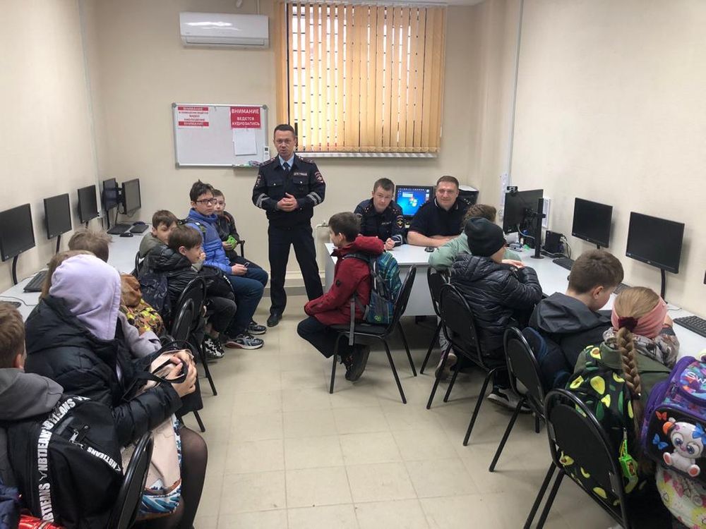 Ухтинские школьники поближе познакомились с работой автоинспекторов