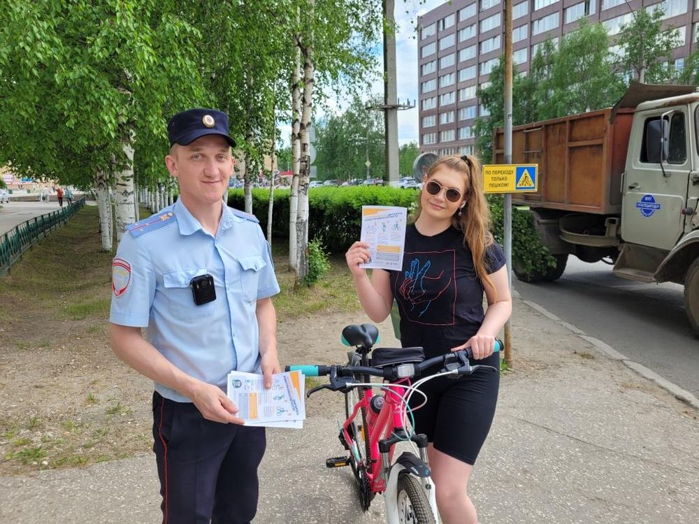 Ухтинские автоинспекторы продолжают напоминать велосипедистам о правилах дорожного движения