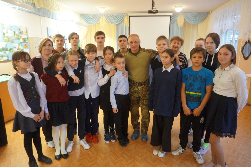 В Ухте доброволец рассказал школьникам о важном