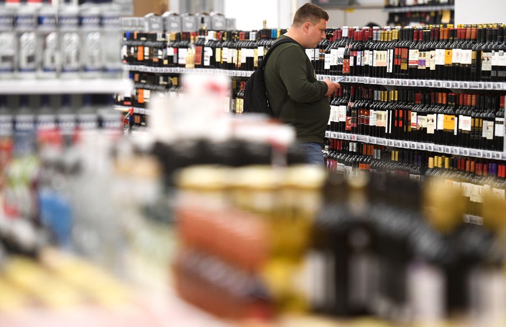 Более 10 литров водки в год выпивают жители республики