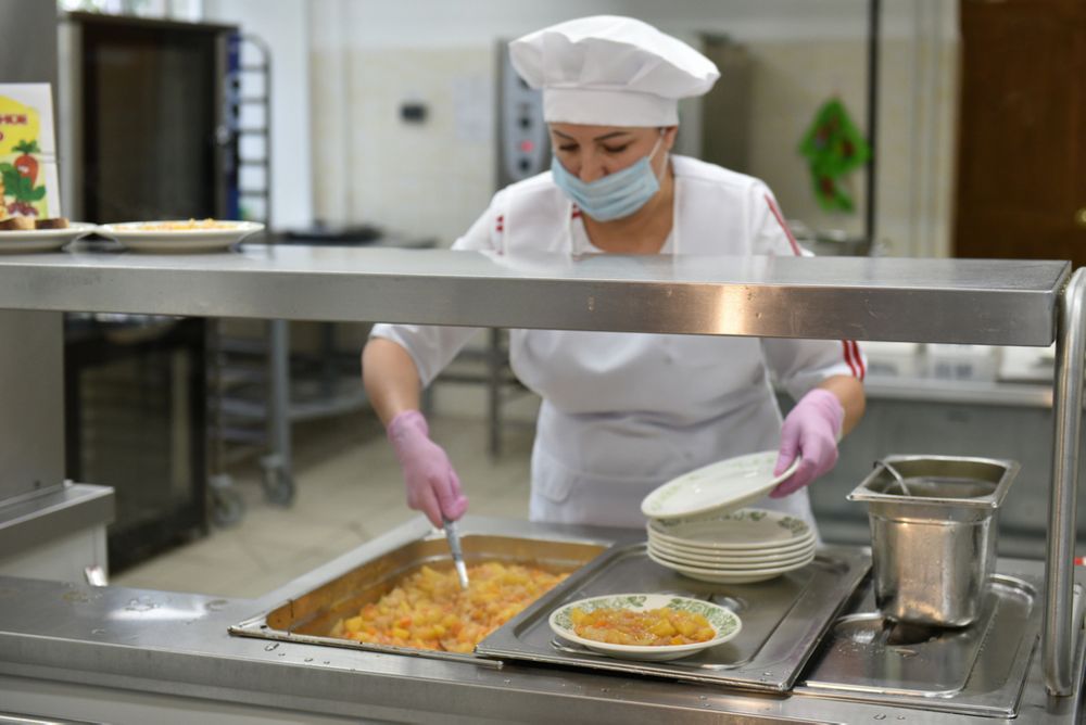 Только три школы в Ухте имеют терминалы для оплаты в школьных столовых