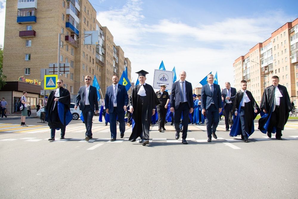 Руководство АО «Транснефть - Север» вручило дипломы выпускникам УГТУ