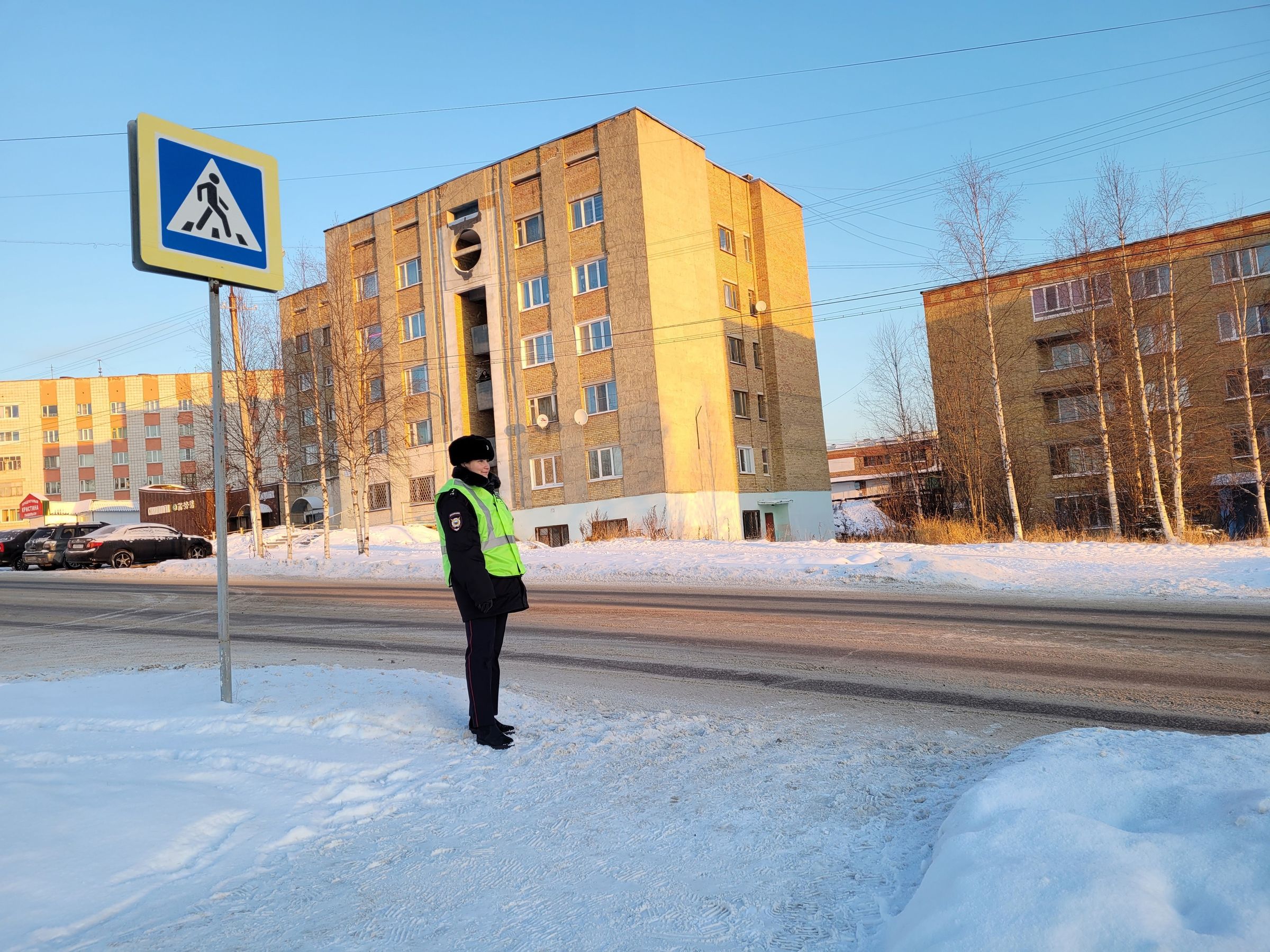 Погода ухта на 10. Ухта пешеходная дорога. Ухта улица строительная 13. Ухтинская Республика. Ухта фото города и дорог.