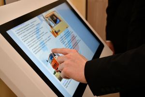 АО «Транснефть – Север» установило современную информационную стойку в школе Ухты