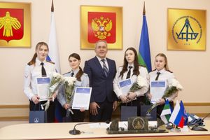 Ректор УГТУ лично поблагодарил студенток, 
оказавших помощь до приезда скорой