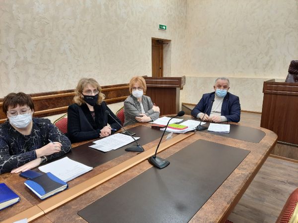 Детская площадка во дворе - это ответственность, которую никто не хочет брать на себя