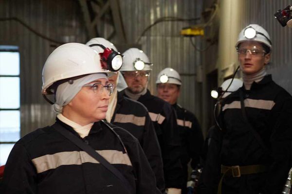 Сенатор и парламентарии побывали под землей