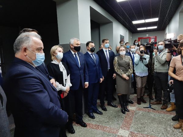 С барабанщицами и под бодрый марш: В Ухте открыли детский технопарк