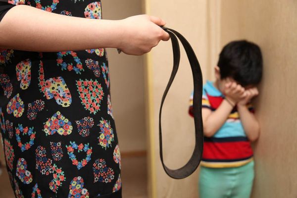 Бьёт -  значит, не любит