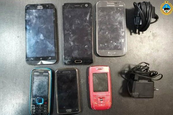 Перебросить телефоны в колонию не удалось