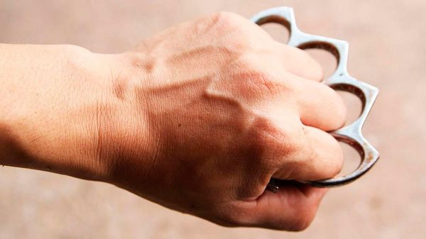 Самооборона при помощи  кастета закончилась колонией