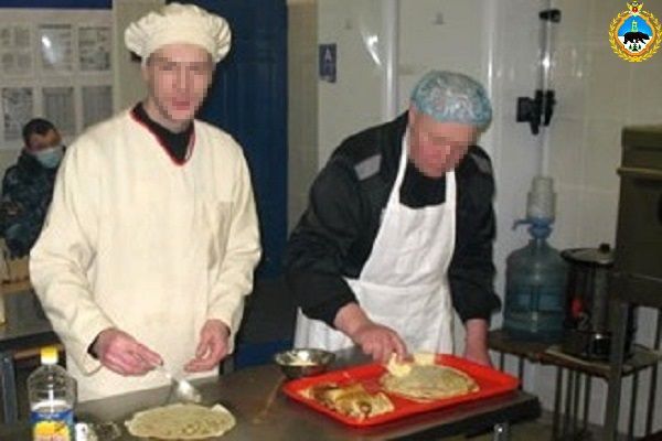 На масленичной неделе осужденные ухтинских колоний учились печь блины