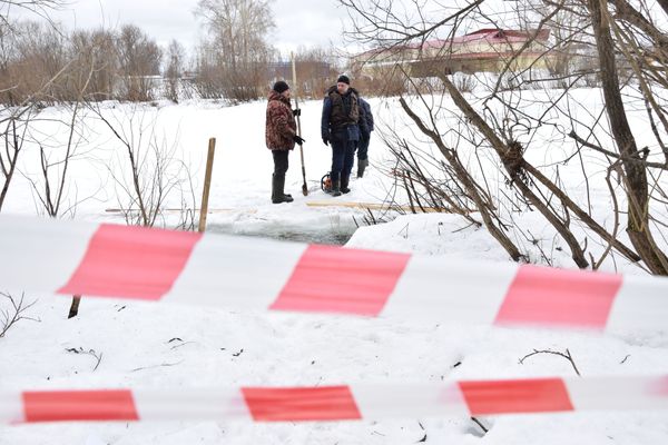 Спасатели уничтожили нелегальную переправу через реку Ухта