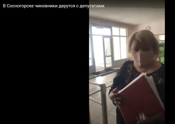 Сосногорский депутат написал заявление на чиновницу, которая распустила руки