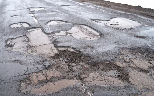 Разбитая сосногорская дорога стала поводом для возбуждения 14 дел