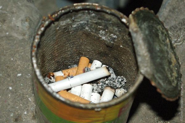 Покурила в подъезде за 500 рублей