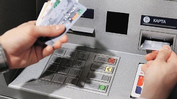 3045 рублей 43 копейки: Полгода условно получила ухтинка за использование найденной банковской карты