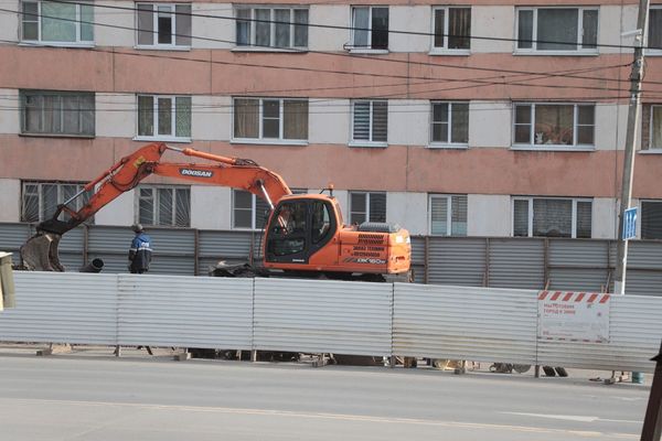 На проспекте Космонавтов начался капитальный ремонт теплосети. На время работ тепло в дома подается по резервной схеме