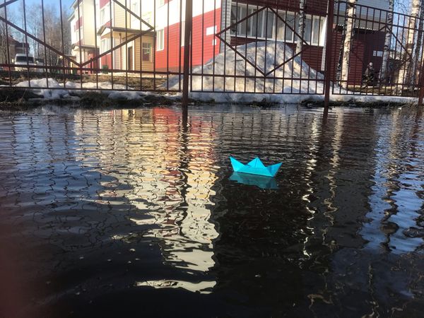 Пока в Ухте выбирают "Королеву луж" на Яреге планируют устроить  гонки самодельных корабликов в местной луже