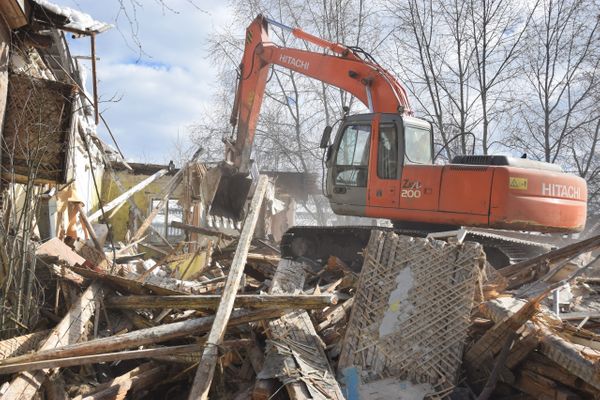 В Ухте начали сносить аварийные дома