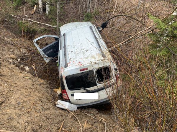 Водитель Ларгуса сегодня утром не справился с управлением и был госпитализирован