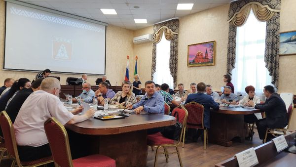 «Без заслушивания»: Депутаты города собрались на очередное заседание