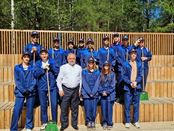 «Подметать в парке нам скучно»: В Ухте завершилась вторая смена трудового отряда мэра