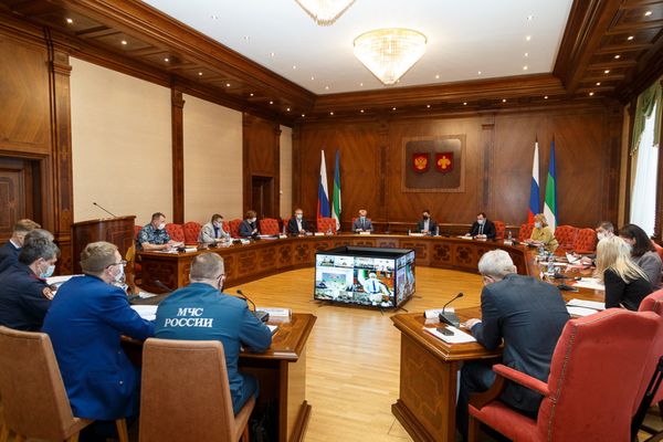 Жителей Коми старше 65 лет, которые не имеют сертификатов о вакцинации или перенесенном коронавирусе, отправили на самоизоляцию