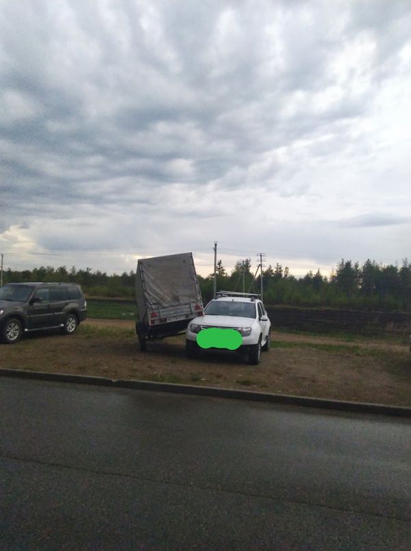 Ветер не виноват: Ухтинец возместит владельцу Renault ущерб, причиненный его прицепом из-за буйства стихии