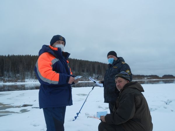 Опасный лёд: Будьте осторожны возле водоемов