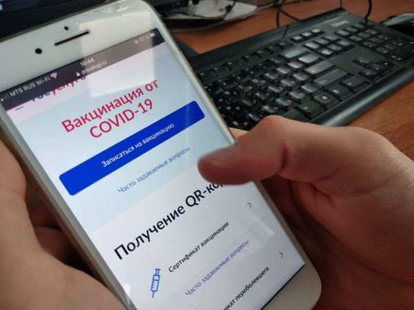 Дума приняла в I чтении законопроект о COVID-сертификатах в общественных местах