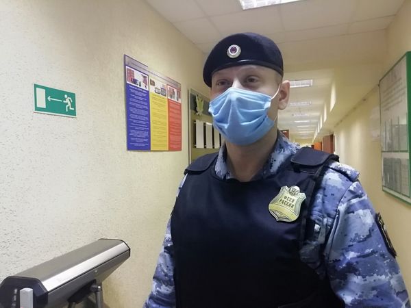 В Ухте судебный пристав пресек пронос в здание суда патрона
