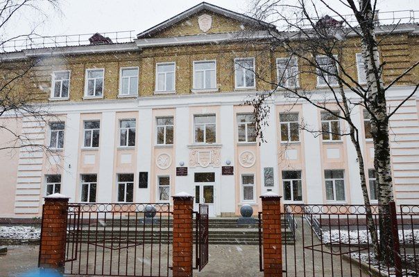 В школе №2 приостанавливали занятие на два дня, а с понедельника временно вводят вторую смену