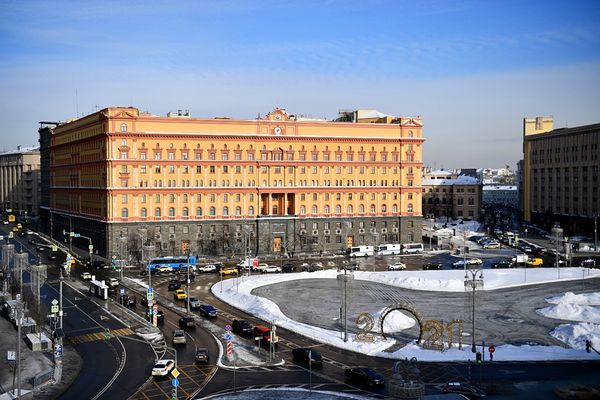 Российского подростка посадили за подготовку взрыва здания ФСБ в игре Minecraft. Школьник проведет в колонии пять лет