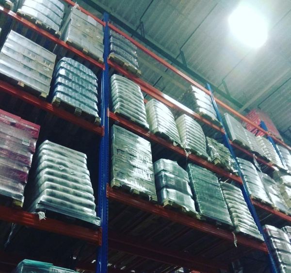 На оптово-распределительных складах торговых сетей есть достаточный запас сахара и других товаров, сообщает Минсельхоз Коми